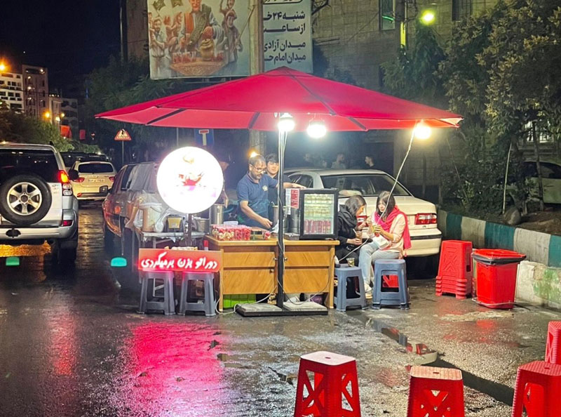 بساط-چتر-قرمز-اندرزگو